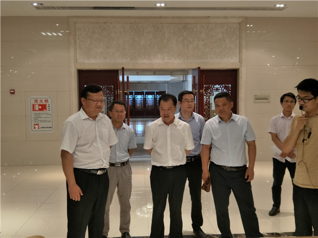 宜春市委常委、副市长李兴辉视察luck18.jpg
