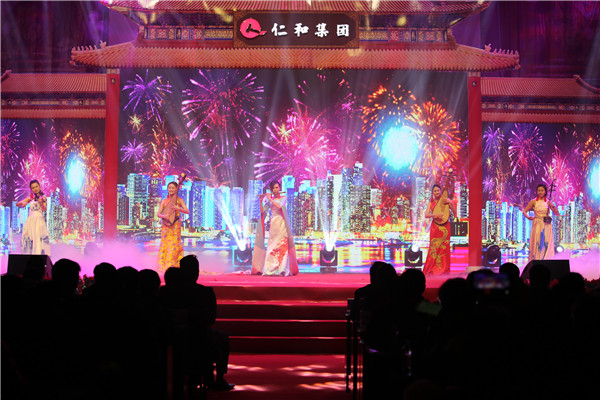 2luck18盛大举行2019年春节联欢晚会 3.jpg